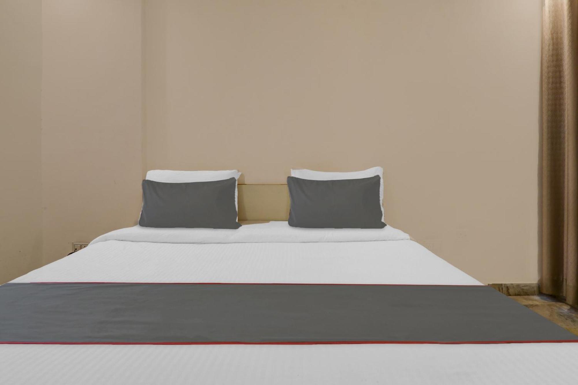 Hotel Collection O Premier Near Hazratganj Lakhnaú Exteriér fotografie