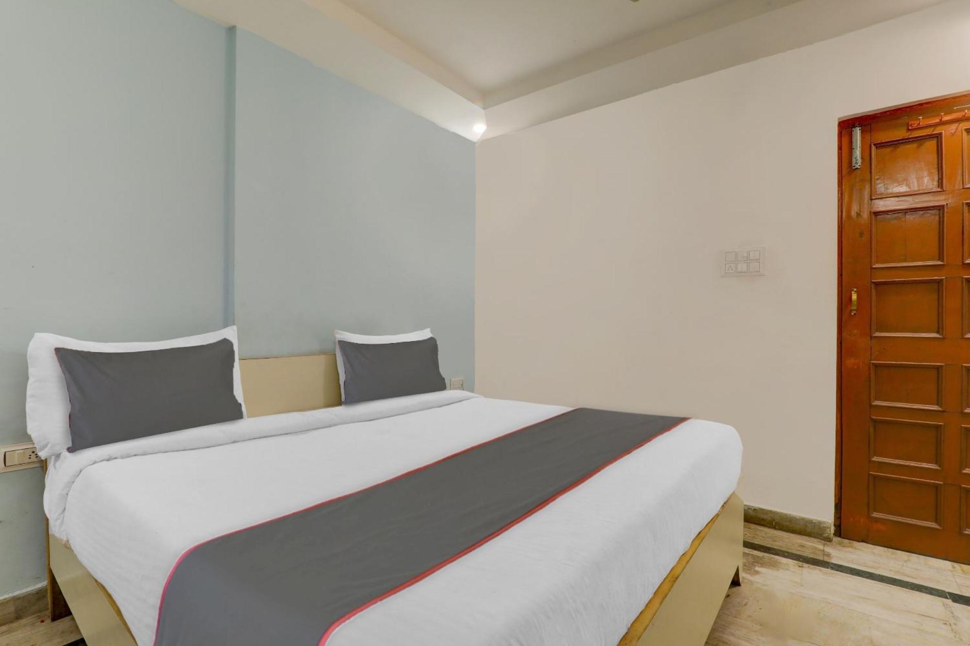 Hotel Collection O Premier Near Hazratganj Lakhnaú Exteriér fotografie