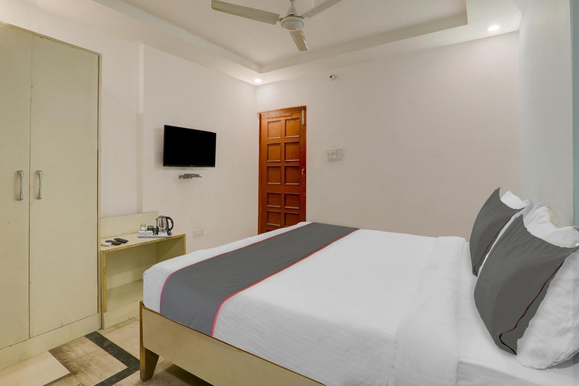 Hotel Collection O Premier Near Hazratganj Lakhnaú Exteriér fotografie