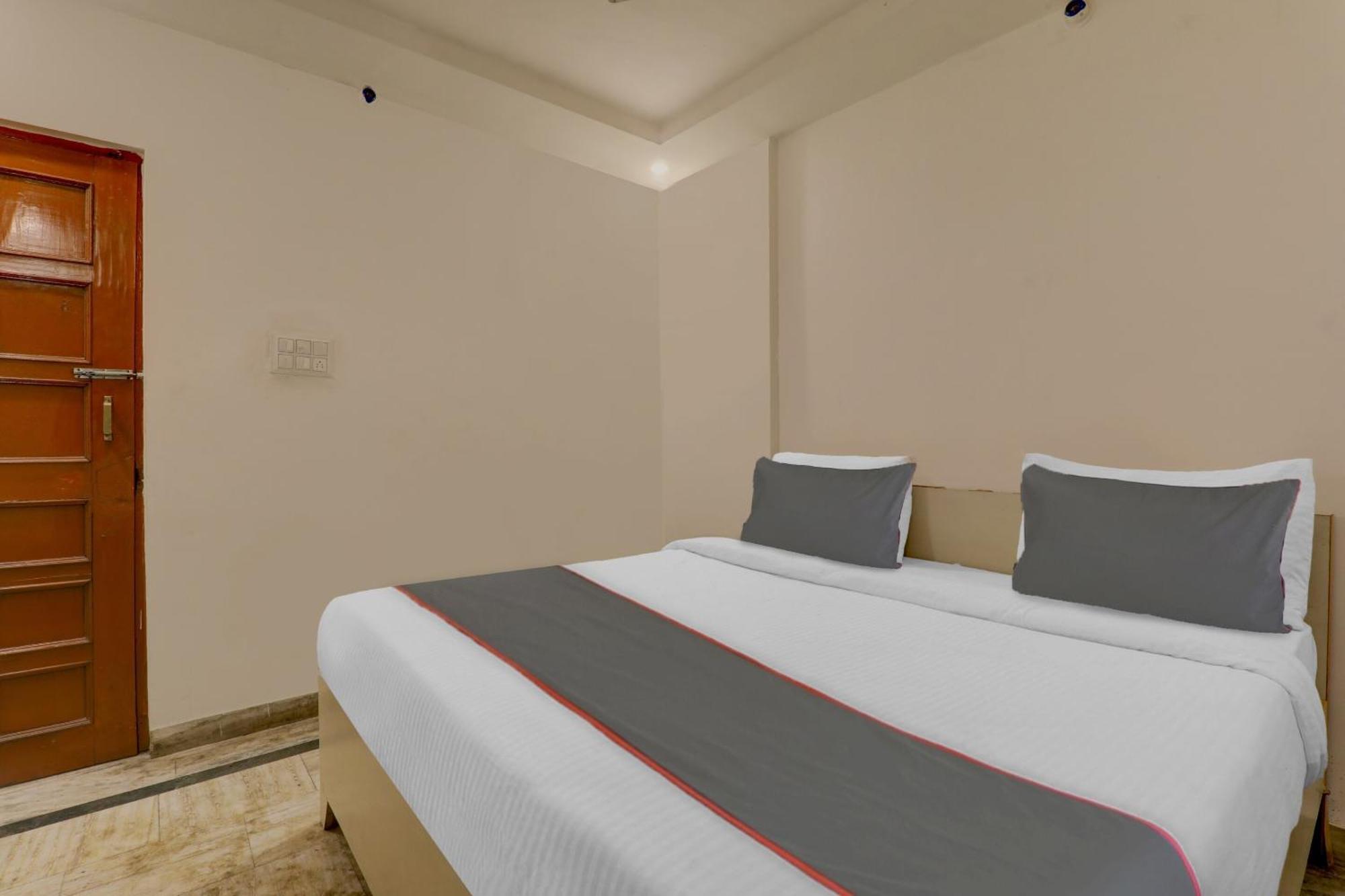 Hotel Collection O Premier Near Hazratganj Lakhnaú Exteriér fotografie