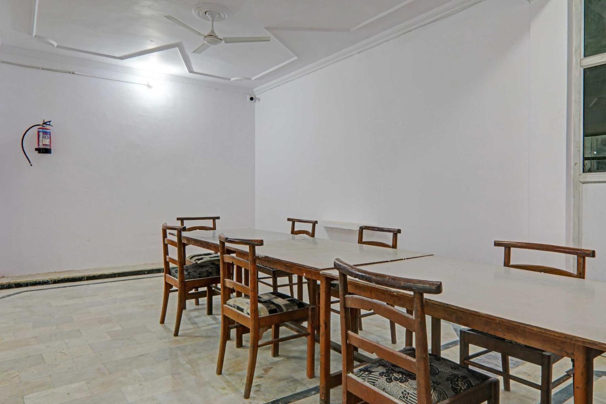 Hotel Collection O Premier Near Hazratganj Lakhnaú Exteriér fotografie