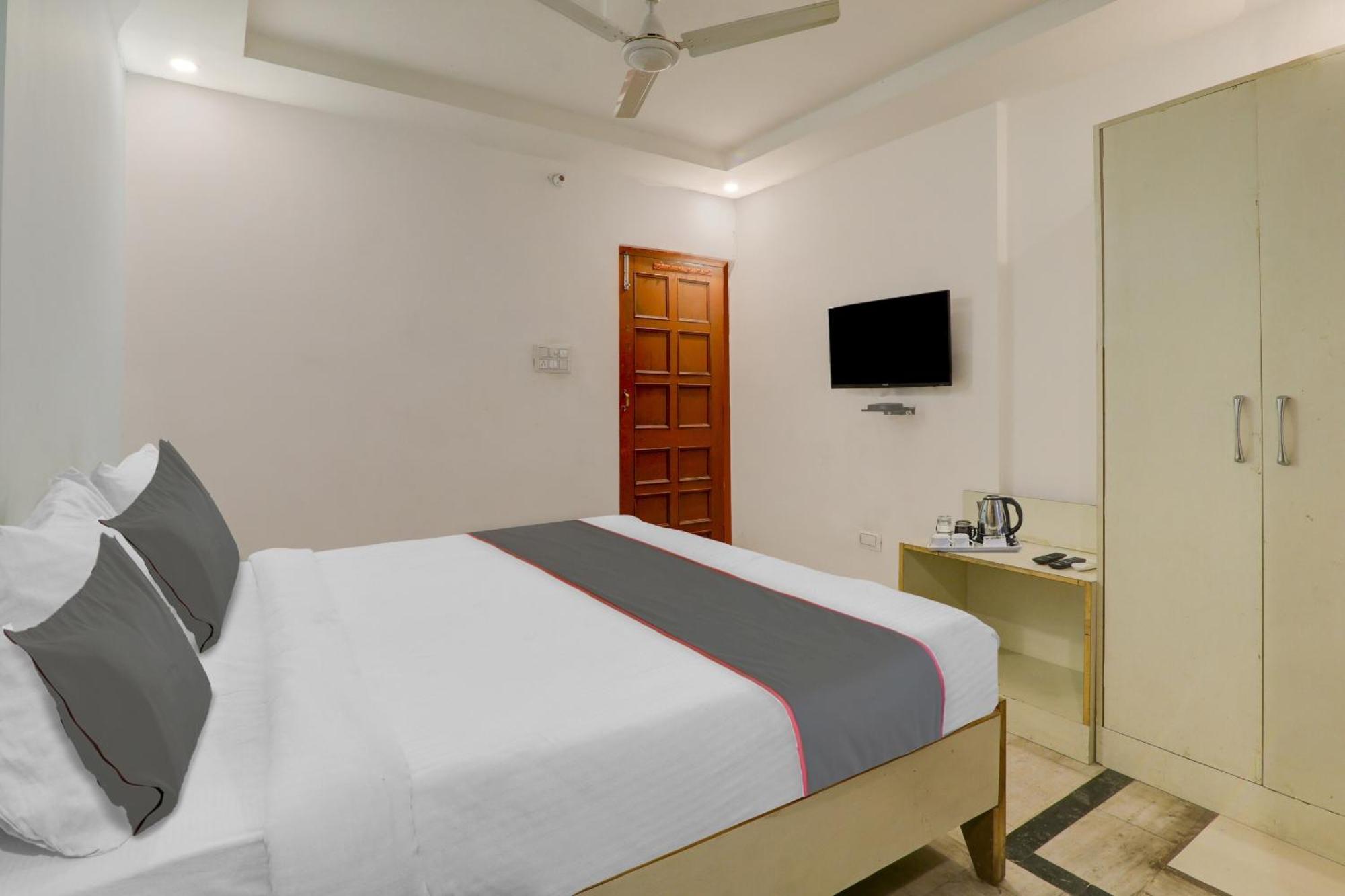 Hotel Collection O Premier Near Hazratganj Lakhnaú Exteriér fotografie