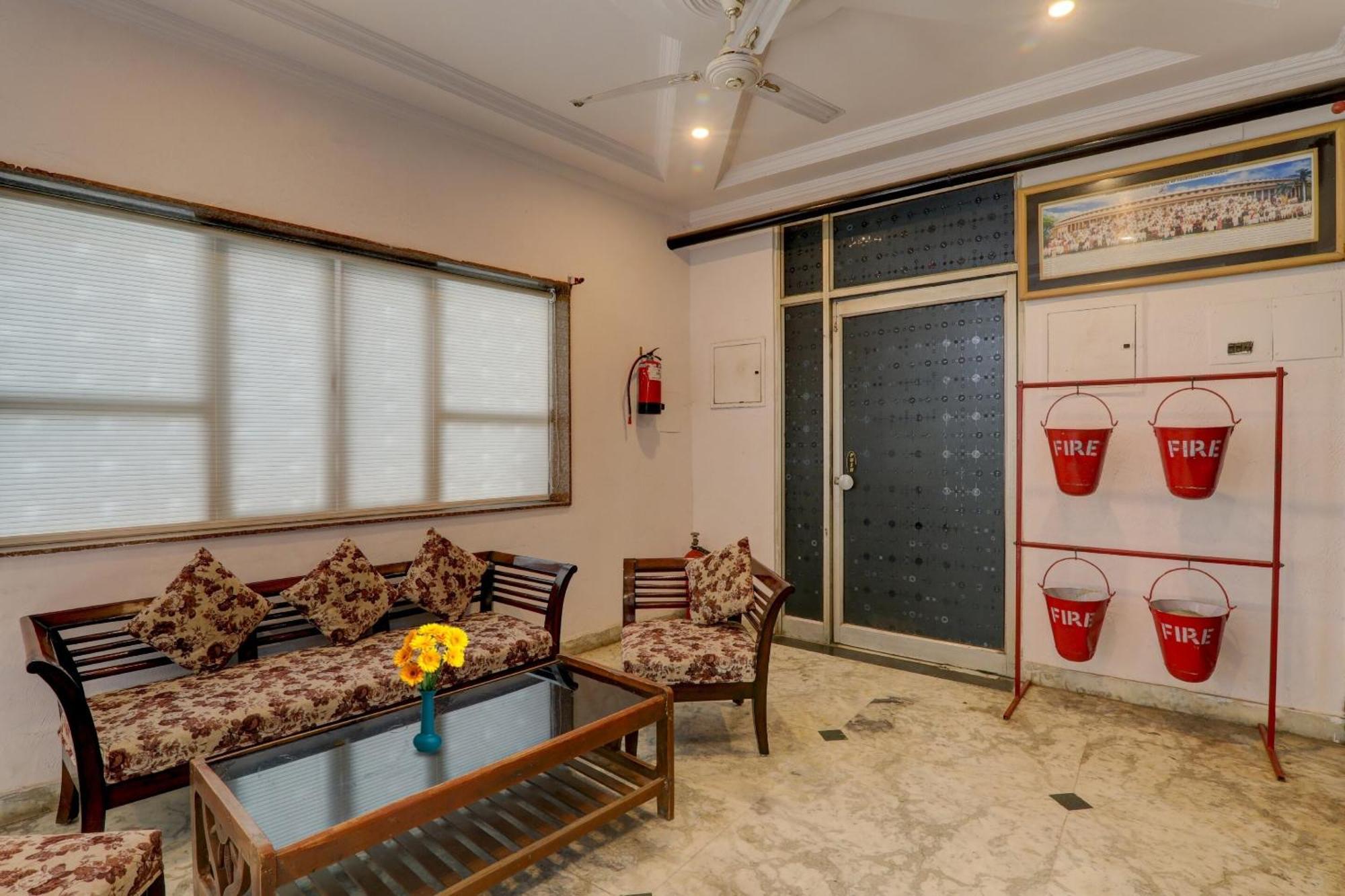 Hotel Collection O Premier Near Hazratganj Lakhnaú Exteriér fotografie