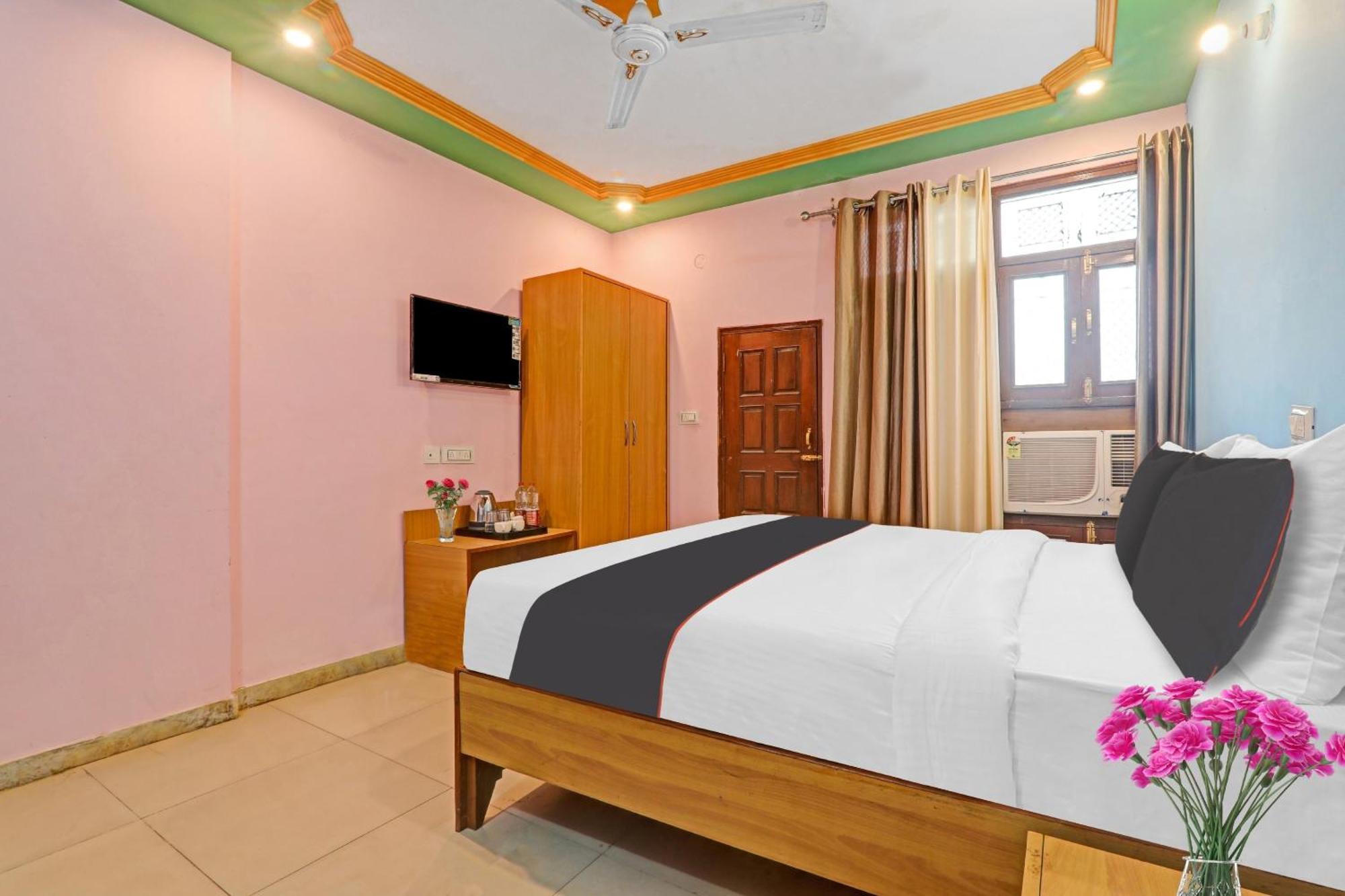 Hotel Collection O Premier Near Hazratganj Lakhnaú Exteriér fotografie