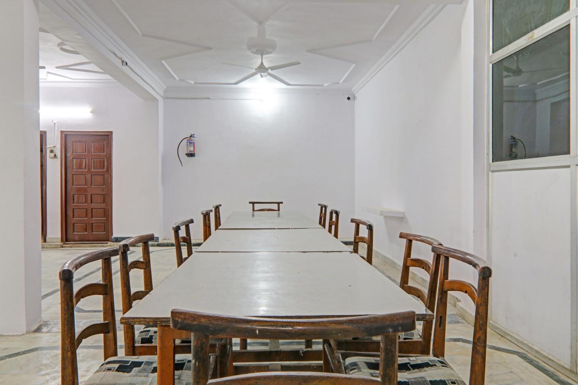 Hotel Collection O Premier Near Hazratganj Lakhnaú Exteriér fotografie