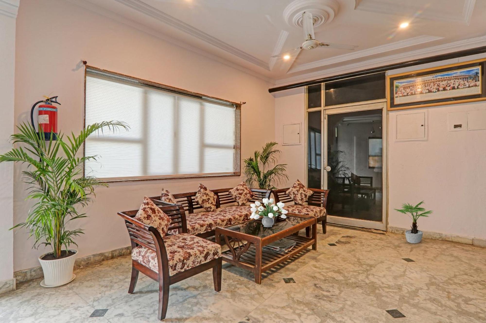 Hotel Collection O Premier Near Hazratganj Lakhnaú Exteriér fotografie
